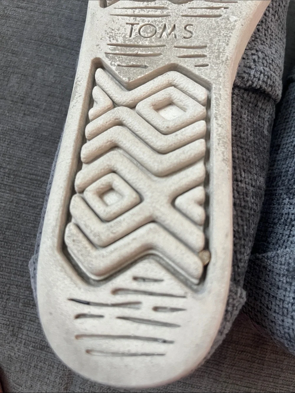 Toms Women’s textured Gray Woven Slip-On flats faux fur lined size 7 Excellent
